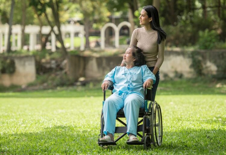 How To Choose The Best Elder Care Services In Kolkata For Your Loved Ones